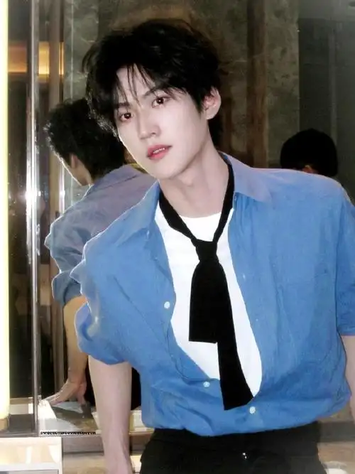 感觉适合当壁纸头像第二组-第一组:我有一朵溢出的云#周柯宇#