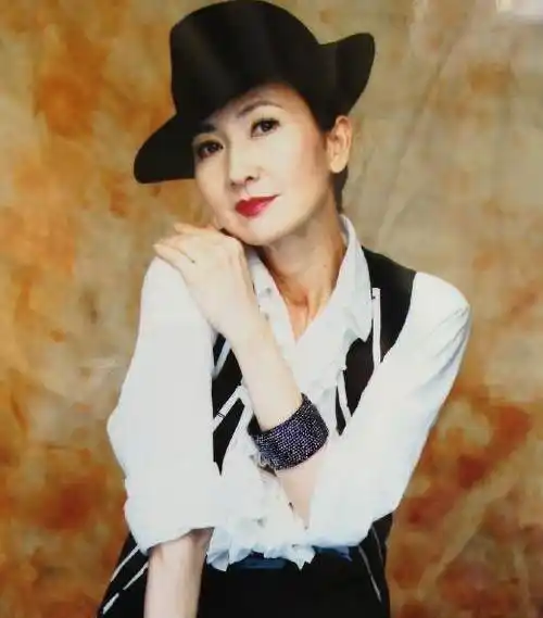 "最美小青"陈美琪是很多人心目中的一代女神,岁月如梭,光阴易逝,虽然