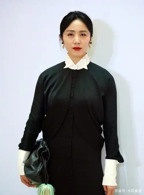 肉眼看孙莉老吗?精致的连和精致的妆容无法掩盖眼角的细纹