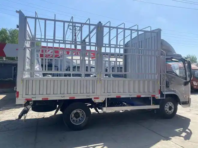 北京陕汽德龙轻卡4米2宽体高栏8挡高低速