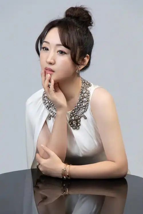 杨钰莹晒最新美照获网友力赞:不老女神甜甜哒!