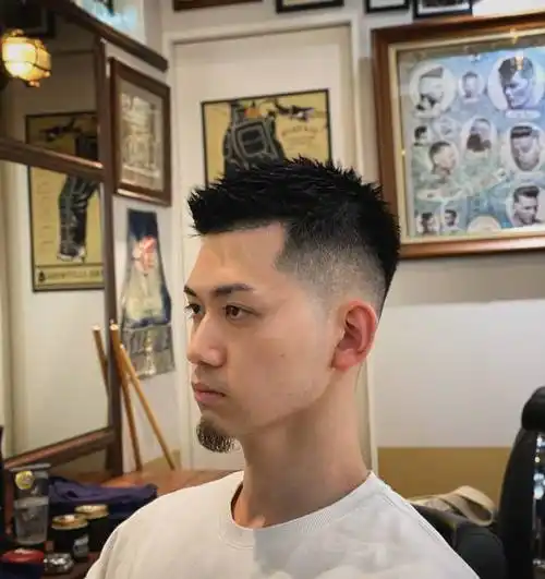 夏季男发别乱剪,想要清爽还是两侧铲短发型,时尚还帅气|脸型|圆脸|方