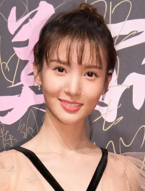 金晨真是个美人胚子,"素颜"走红毯,依然美得让人心动