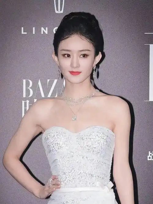 女星走红毯,上热搜的不是妆造别致,而是颅顶的圆润高低,就连刘亦菲都