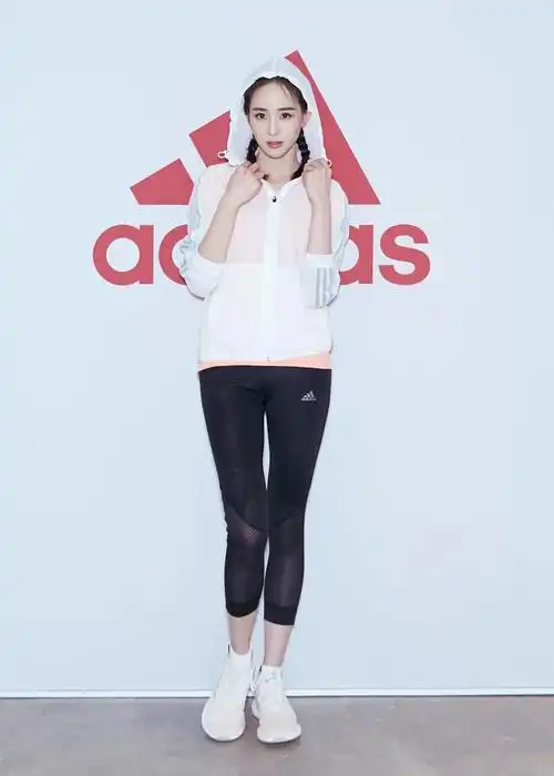 有一种时尚叫张钧甯的运动装!简单好搭还能显腿长,谁穿谁时髦