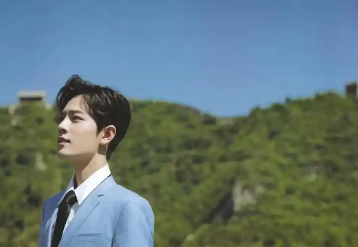 肖战 我的中国心 朋友圈背景 蓝色干净壁纸