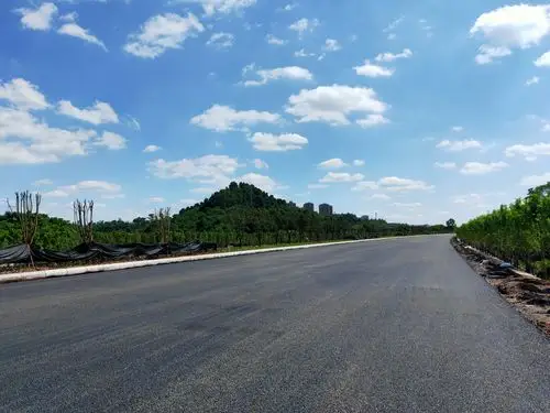 重庆市快速路二横线西段项目进入路面铺设阶段