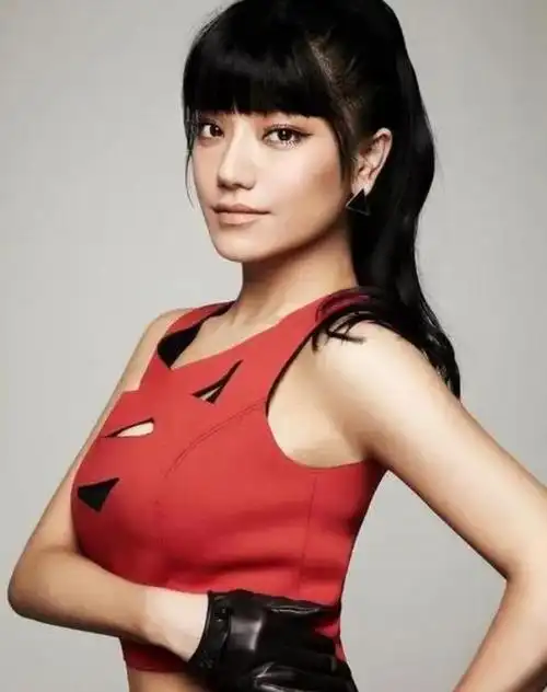 回顾超女冠军江映蓉因整容失败像怪物全身只剩眼珠是自己的