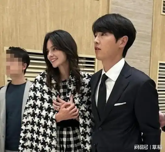 宋慧乔哪里不如她老婆携宋仲基看球画面难以言喻