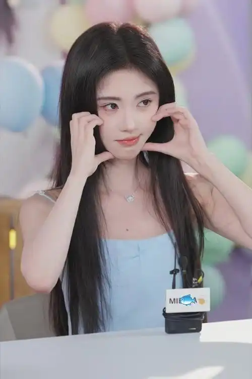 夜深了给还没睡的朋友们放点仙品~92    #鞠婧祎#·#鞠婧祎直播