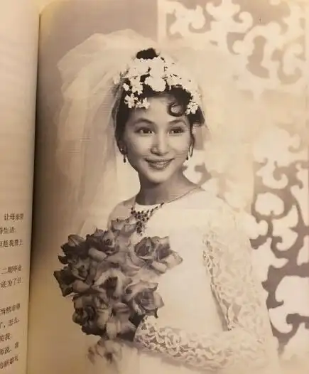 郑佩佩今日70岁生日刘涛晒其年轻时美照祝贺图