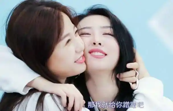 原创虞书欣和赵小棠的蹭脸杀火了看到当时的画面大虞海棠锁了