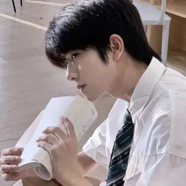 帅气又阳光的真人版男生高清头像特别少,女孩子们都喜欢这类男生头像