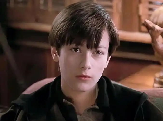 欧美男明星里我比较吃爱德华弗朗的颜,第一眼看到就觉得好好看,心动的