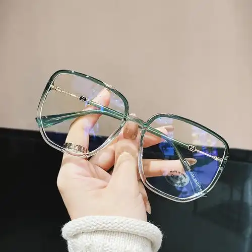 透明眼镜女 潮人大额优惠券