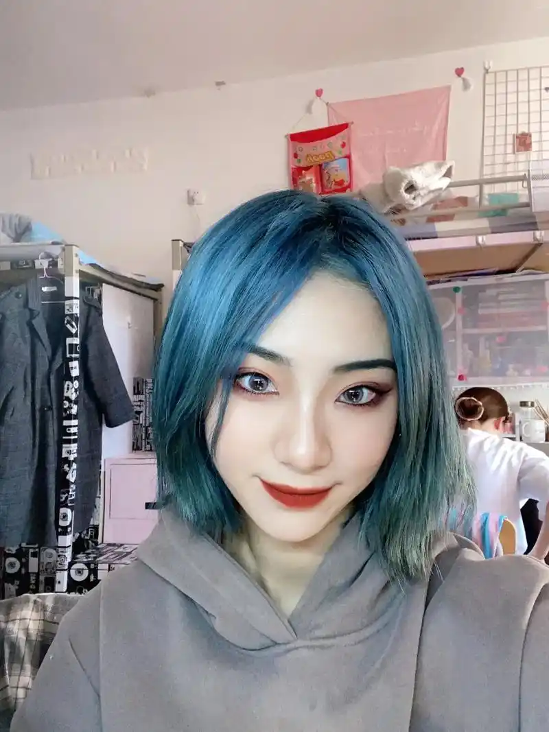 蓝发 #分享照片 #女生帅起来 #今天长这样 很喜欢金克丝 - 抖音