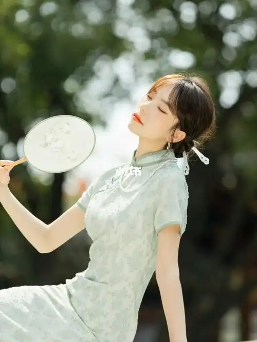 夏日清凉旗袍拍照姿势分享