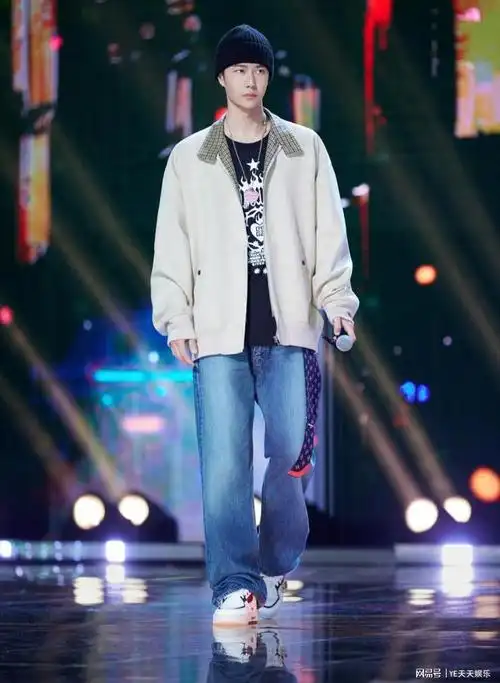 王一博这就是街舞6总决赛一身纪梵希身材比例超绝