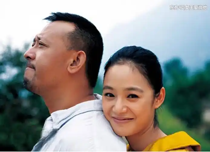 她素颜比化妆还好看,27岁嫁给爱情做了后妈,今40岁过成这样