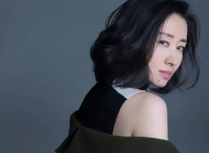 44岁刘敏涛出席活动,自信大方吊打小花_年龄段_女明星_身材