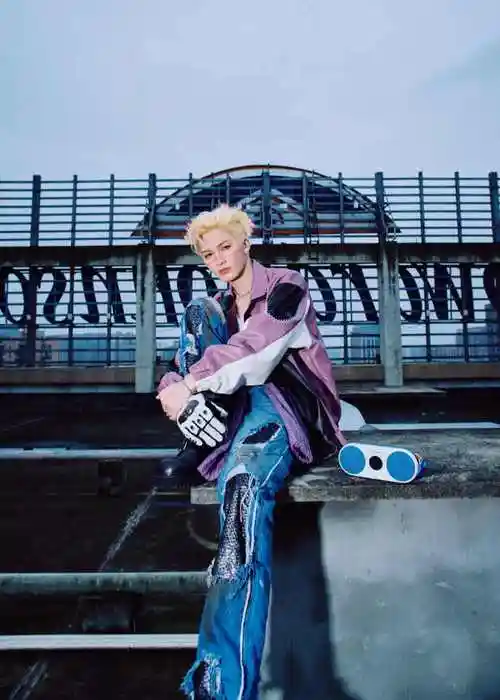 成都欢乐谷大运音乐节#机车炫彩版@theo-朱正廷把应援色印在身上!