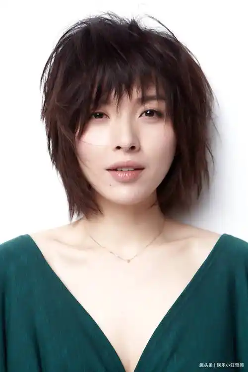 她因吻戏遭丈夫抛弃,二婚嫁靳东被宠成公主,如今44岁美成这样_李佳