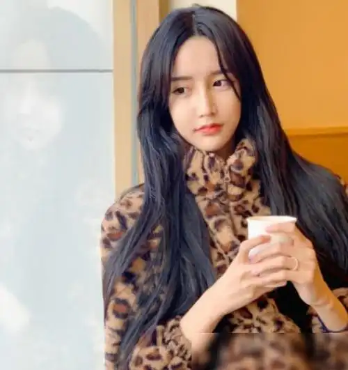 艾比撞脸潘南奎越看两人越相似网友难不成出自于同一名医生