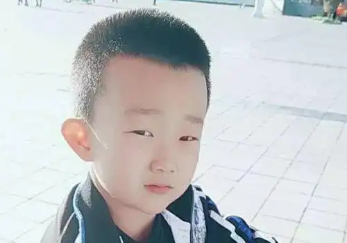 大童早过了被所谓个性短发迷惑的年龄_发型师姐