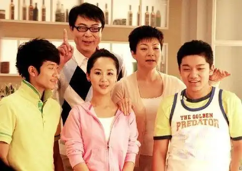 同是《家有儿女》里的夏雪,一个大红大紫,一个却被富二代男友打