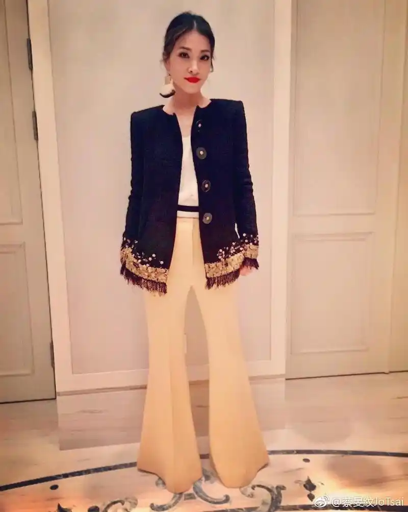 蔡妈生日当天蔡旻纹气质十足,实力碾压亚洲"舞王蔡依林"