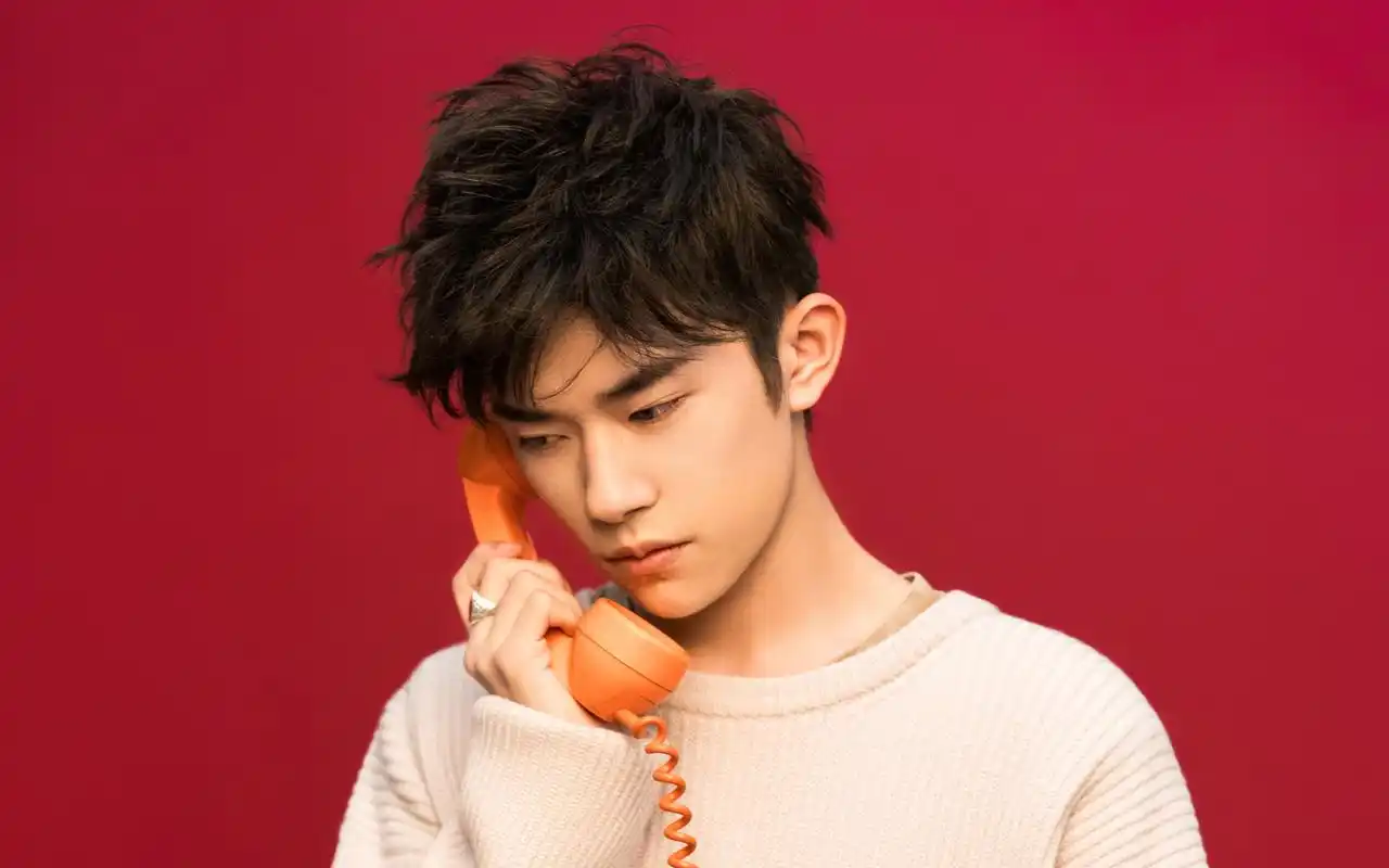 原来你是这样的易烊千玺,沉默却比很多人都有力量