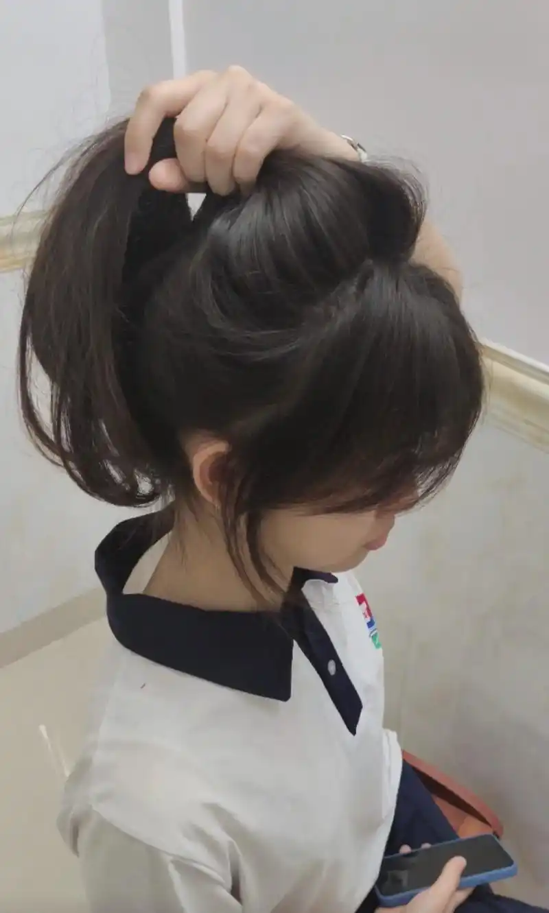 扎起来也很美的一款法式八字刘海