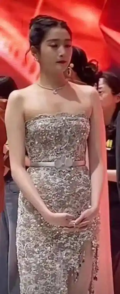 关晓彤孕味十足疑似怀孕,杨幂导致小糯米患抑郁症?_女儿_鹿晗_刘恺威