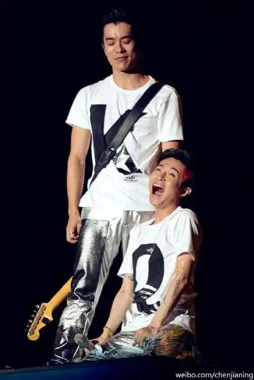 吴青峰超话#下流凯##下流巨星刘家凯#下面要介绍刘家凯台下:啊啊啊啊