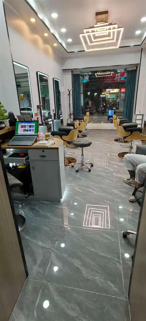 地理位置街道实景经度:110.300436纬度:20.013643