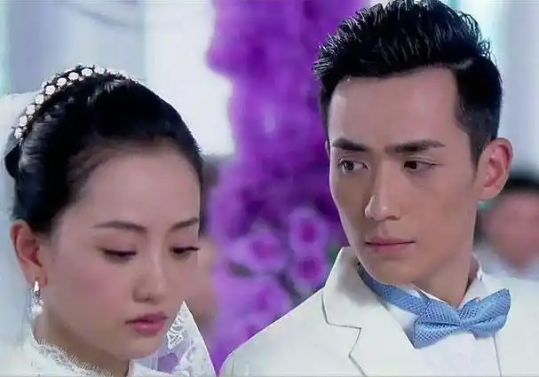 《情定三生》,剧中朱一龙饰演的是深情款款的富家少爷"迟瑞",两人在剧