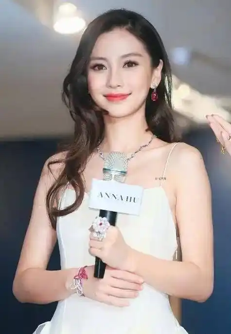 杨颖干回老本行",活成内娱最大笑话,她是如何作成这样_辛巴_郑中基