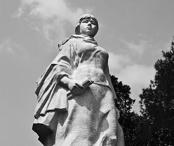 杨开慧牺牲真相:中两枪后又被补一枪,乡亲趁夜色将遗体秘密掩埋