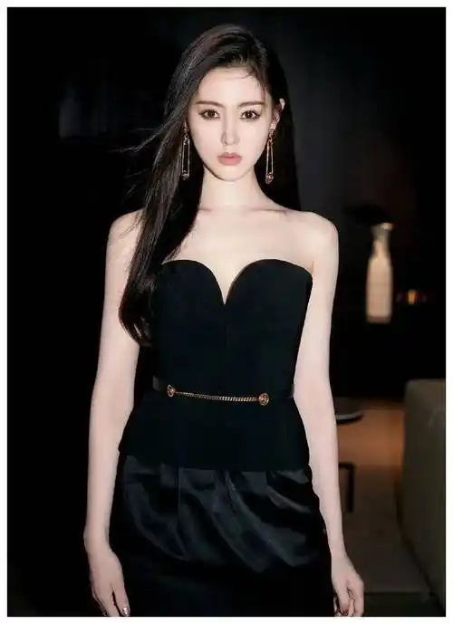 张天爱身材性感,深v展现曲线,网友惊艳:谁能抵挡_魅力_演技_故事