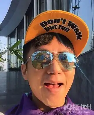 不过有别往日,  邓超  今次来了一个自拍九连发,称这是自己人生中的第