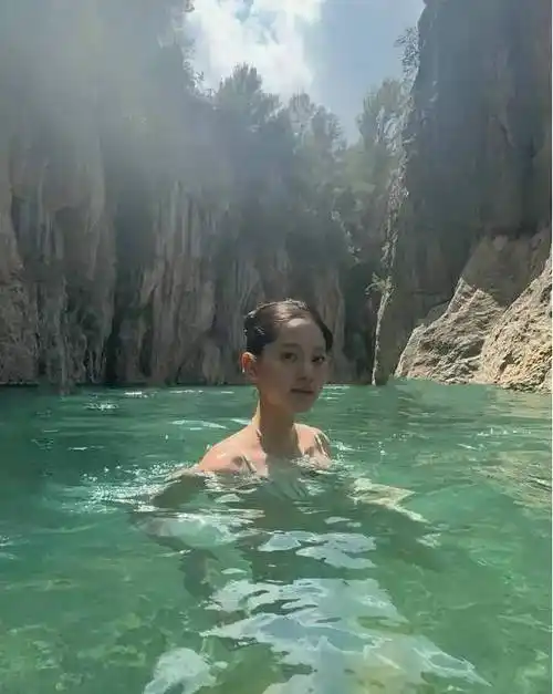 欧阳娜娜性感泳装照曝光!网友炮轰她身材不够火辣