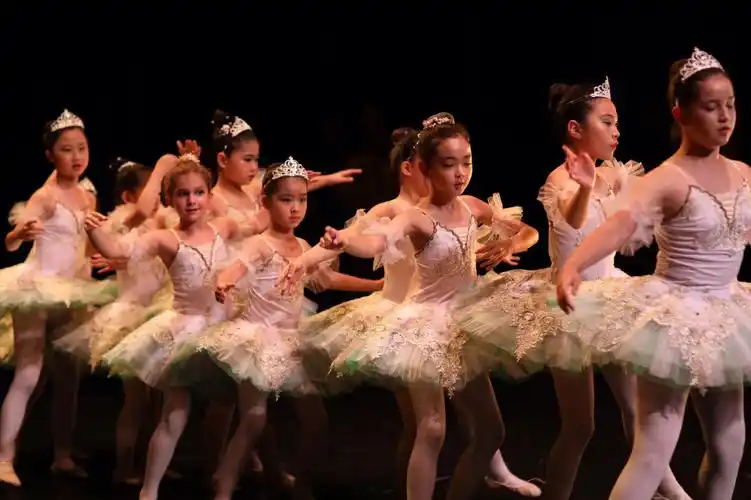 时隔一年巴黎thé09tremariebelle剧院演出