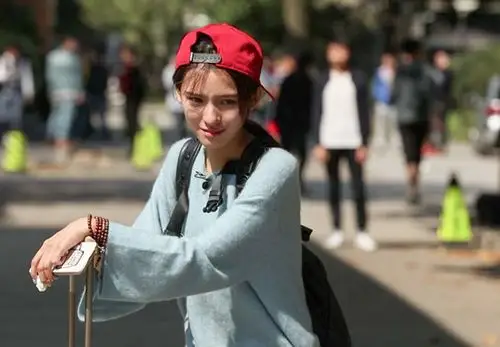 张予曦自曝不善表达 面冷心热显暖女本质