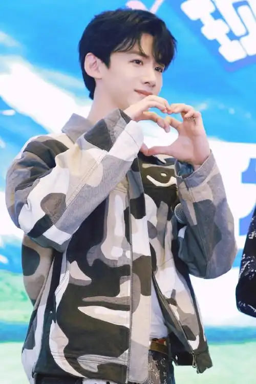 白敬亭520头顶比心##白敬亭