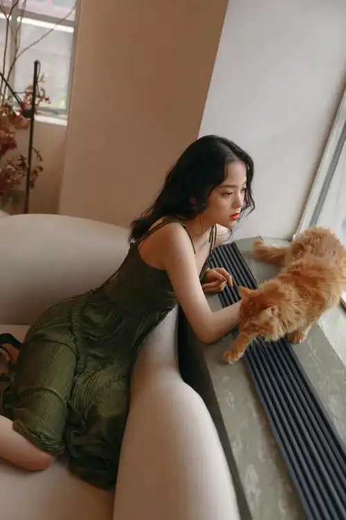 优雅女神欧阳娜娜绿裙开叉性感写真515