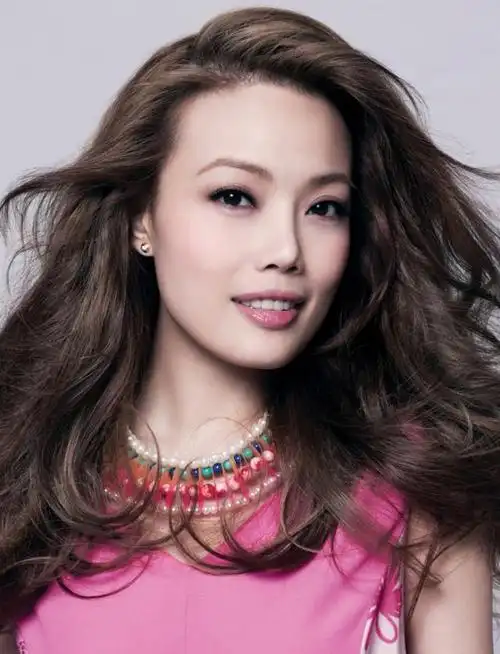 那个唱《小小》的容祖儿,真的不能成为女神,只能当傻大姐吗?