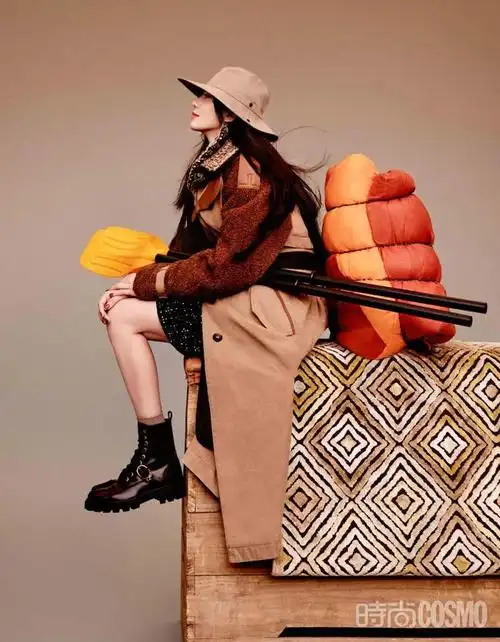 "天选古人"刘诗诗|棕色|马丁靴|tods|套头衫|风衣_网易订阅