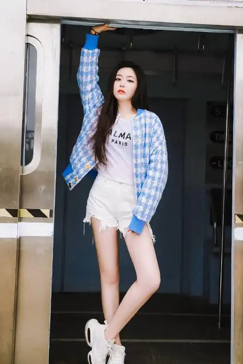 王艺瑾梦幻车厢大片