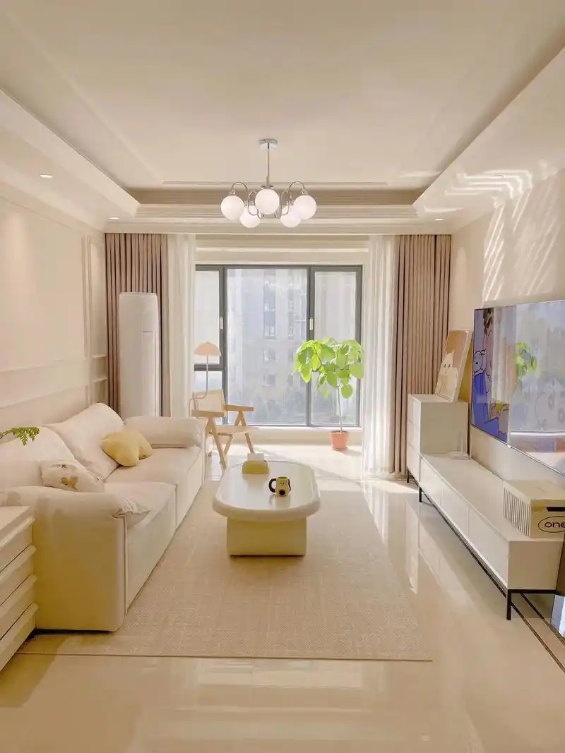 温馨又令人着迷的简约奶油风,小户型70m052室2厅的家