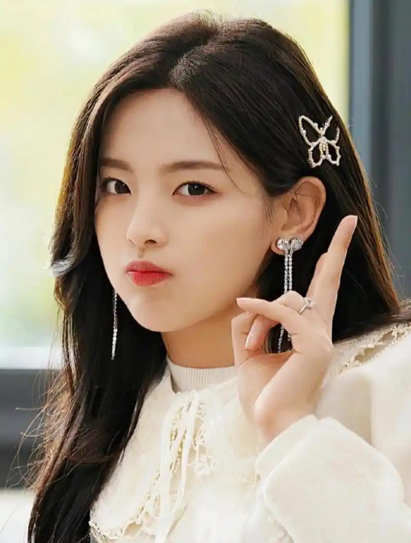 90向杨而生,超越一切90——杨超越 95姓名:杨超越 95英文名